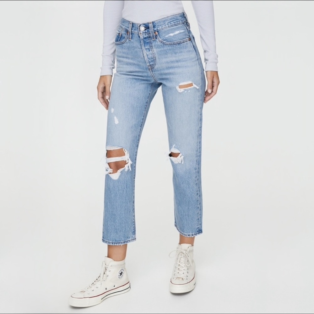 SOLD - Levi’s Wedgie Distressed